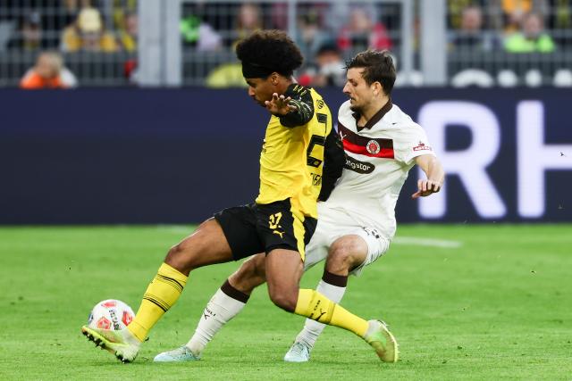 (260118) -- DORTMUND, Jan. 18, 2026 (Xinhua) -- Karim Adeyemi (L) of Borussia Dortmund vies with Adam Dzwigala of FC St. Pauli during the German first division Bundesliga football match between Borussia Dortmund and FC St. Pauli in Dortmund, Germany, Jan. 17, 2026. (Photo by Joachim Bywaletz/Xinhua)