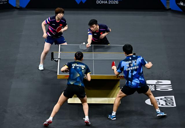 (260118) -- DOHA, Jan. 18, 2026 (Xinhua) -- Chen Yuanyu (top R)/Kuai Man (top L) of China compete during the mixed doubles semifinal match against Park Ganghyeon/Kim Nayeong of South Korea at the WTT Star Contender Doha 2026 in Doha, Qatar, on Jan. 17, 2026. (Photo by Nikku/Xinhua)