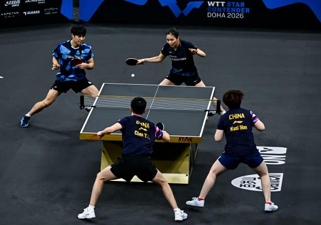 (260118) -- DOHA, Jan. 18, 2026 (Xinhua) -- Park Ganghyeon (top L)/Kim Nayeong (top R) of South Korea compete during the mixed doubles semifinal match against Chen Yuanyu/Kuai Man of China at the WTT Star Contender Doha 2026 in Doha, Qatar, on Jan. 17, 2026. (Photo by Nikku/Xinhua)