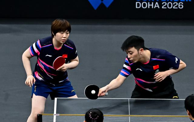 (260118) -- DOHA, Jan. 18, 2026 (Xinhua) -- Chen Yuanyu (R)/Kuai Man of China compete during the mixed doubles semifinal match against Park Ganghyeon/Kim Nayeong of South Korea at the WTT Star Contender Doha 2026 in Doha, Qatar, on Jan. 17, 2026. (Photo by Nikku/Xinhua)