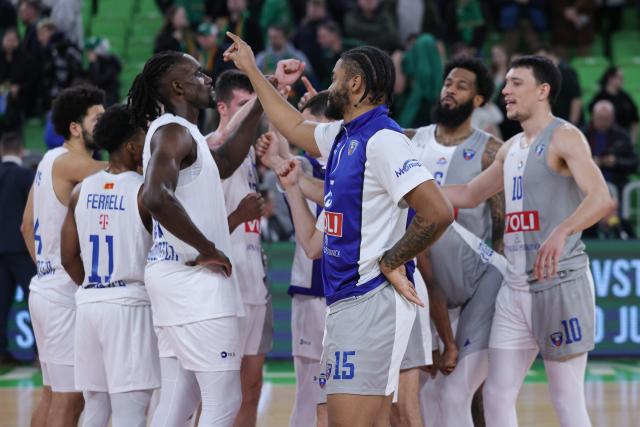 (260118) -- LJUBLJANA, Jan. 18, 2026 (Xinhua) -- Players of Buducnost VOLI celebrate victory after the 15th round of the ABA Basketball League match between Cedevita Olimpija and Buducnost VOLI in Ljubljana, Slovenia, Jan.17, 2026. (Photo by Zeljko Stevanic/Xinhua)