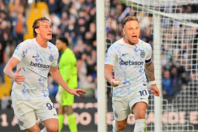 (260118) -- UDINE, Jan. 18, 2026 (Xinhua) -- Inter Milan's Lautaro Martinez (R) celebrates his goal during a Serie A football match between Udinese and Inter Milan in Udine, Italy, Jan.17, 2026. (Photo by Diego Petrussi/Xinhua)