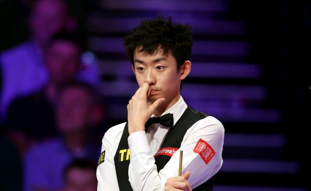 (260118) -- LONDON, Jan. 18, 2026 (Xinhua) -- Wu Yize of China reacts during the semifinal match against Kyren Wilson of England at the 2026 Snooker Masters in London, Britain, Jan. 17, 2026. (Xinhua/Li Ying)