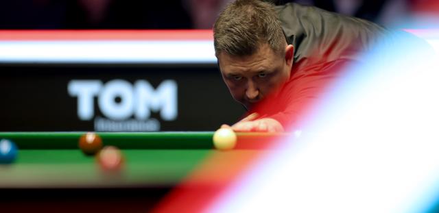 (260118) -- LONDON, Jan. 18, 2026 (Xinhua) -- Kyren Wilson of England competes during the semifinal match against Wu Yize of China at the 2026 Snooker Masters in London, Britain, Jan. 17, 2026. (Xinhua/Li Ying)