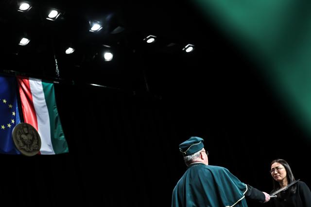 (260118) -- BUDAPEST, Jan. 18, 2026 (Xinhua) -- Guo Xiaojing (R), director of the Hungarian Research Center at Beijing Foreign Studies University, is awarded the "Knight of Universal Culture" title in Budapest, Hungary, Jan. 17, 2026. Chinese linguist and literary translator Guo Xiaojing was awarded the "Knight of Universal Culture" title here on Saturday for her outstanding contributions to cultural exchange and mutual understanding between China and Hungary.
   The award was presented during a gala marking the Day of the Hungarian Culture at the Stefania Palace Cultural Center. (Photo by David Balogh/Xinhua)