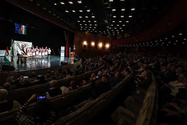 (260118) -- BUDAPEST, Jan. 18, 2026 (Xinhua) -- Artists perform during a gala marking the Day of the Hungarian Culture in Budapest, Hungary, Jan. 17, 2026. Chinese linguist and literary translator Guo Xiaojing was awarded the "Knight of Universal Culture" title here on Saturday for her outstanding contributions to cultural exchange and mutual understanding between China and Hungary.
   The award was presented during a gala marking the Day of the Hungarian Culture at the Stefania Palace Cultural Center. (Photo by David Balogh/Xinhua)