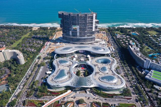 (260118) -- HAIKOU, Jan. 18, 2026 (Xinhua) -- An aerial drone photo taken on Jan. 10, 2026 shows a view of the Sanya International Duty Free City in Sanya, south China's Hainan Province. One month into the island-wide special customs operations, Hainan Free Trade Port (FTP) in south China has made initial achievements in trade and logistics efficiency.
   On Dec. 18 last year, China launched island-wide special customs operations in the Hainan FTP, allowing freer entry of overseas goods, expanding zero-tariff coverage, and introducing more business-friendly measures.
   TO GO WITH "China's Hainan reports surging imported zero-tariff goods" (Xinhua/Guo Cheng)