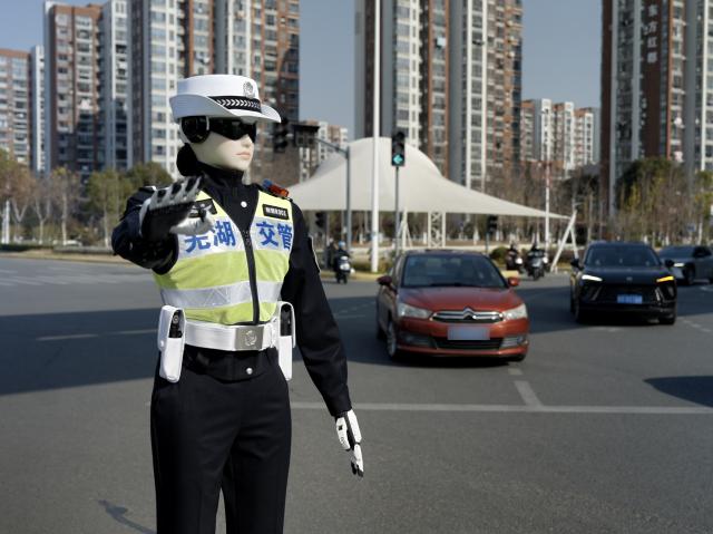 (260118) -- WUHU, Jan. 18, 2026 (Xinhua) -- A robot officer with badge number "Intelligent Police Unit R001" is seen on a road in Wuhu, east China's Anhui Province, Jan. 10, 2026. TO GO WITH "China Focus: AI-powered 'RoboCops' take up traffic duties in Chinese cities" (Xinhua)