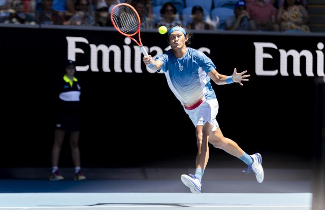 (260118) -- MELBOURNE, Jan. 18, 2026 (Xinhua) -- Zhang Zhizhen of China hits a return during the men's singles first round match between Zhang Zhizhen of China and Francisco Cerundolo of Argentina at the Australian Open tennis tournament 2026 in Melbourne, Australia, Jan. 18, 2026. (Photo by Hu Jingchen/Xinhua)