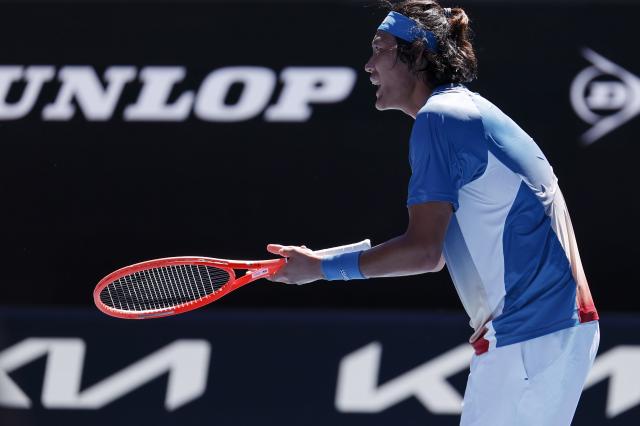 (260118) -- MELBOURNE, Jan. 18, 2026 (Xinhua) -- Zhang Zhizhen of China reacts during the men's singles first round match between Zhang Zhizhen of China and Francisco Cerundolo of Argentina at the Australian Open tennis tournament 2026 in Melbourne, Australia, Jan. 18, 2026. (Xinhua/Ma Ping)