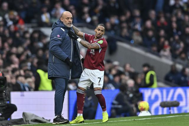 (260118) -- LONDON, Jan. 18, 2026 (Xinhua) -- Crysencio Summerville (R) of West Ham United celebrates scoring with the head coach Nuno Espirito Santo during the English Premier League match between Tottenham Hotspur and West Ham United in London, Britain, on Jan. 17, 2026. (Xinhua)
FOR EDITORIAL USE ONLY. NOT FOR SALE FOR MARKETING OR ADVERTISING CAMPAIGNS. NO USE WITH UNAUTHORIZED AUDIO, VIDEO, DATA, FIXTURE LISTS, CLUB/LEAGUE LOGOS OR "LIVE" SERVICES. ONLINE IN-MATCH USE LIMITED TO 45 IMAGES, NO VIDEO EMULATION. NO USE IN BETTING, GAMES OR SINGLE CLUB/LEAGUE/PLAYER PUBLICATIONS.