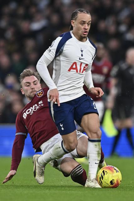 (260118) -- LONDON, Jan. 18, 2026 (Xinhua) -- Xavi Simons (R) of Tottenham Hotspur and Jarrod Bowen of West Ham United battle for the ball during the English Premier League match between Tottenham Hotspur and West Ham United in London, Britain, on Jan. 17, 2026. (Xinhua)
FOR EDITORIAL USE ONLY. NOT FOR SALE FOR MARKETING OR ADVERTISING CAMPAIGNS. NO USE WITH UNAUTHORIZED AUDIO, VIDEO, DATA, FIXTURE LISTS, CLUB/LEAGUE LOGOS OR "LIVE" SERVICES. ONLINE IN-MATCH USE LIMITED TO 45 IMAGES, NO VIDEO EMULATION. NO USE IN BETTING, GAMES OR SINGLE CLUB/LEAGUE/PLAYER PUBLICATIONS.