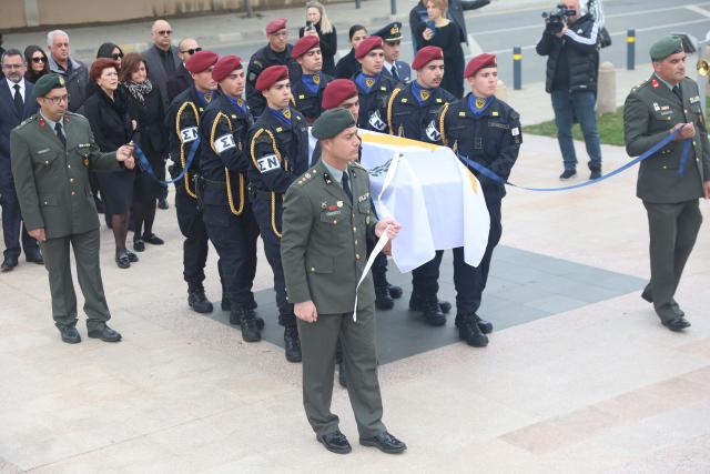 (260118) -- NICOSIA, Jan. 18, 2026 (Xinhua) -- Soldiers carry the casket of former Cypriot President George Vassiliou during the state funeral in Nicosia, Cyprus, Jan. 17, 2026. Former Cypriot president George Vassiliou died overnight at the age of 94, his family said on Wednesday.
   Vassiliou served as president of the Republic of Cyprus from 1988 to 1993. He had been hospitalized since Jan. 6 due to a severe chest infection, the Cyprus Mail reported. (Photo by George Christophorou/Xinhua)