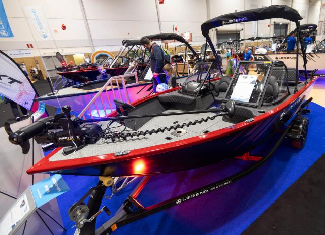 (260118) -- TORONTO, Jan. 18, 2026 (Xinhua) -- People visit the 2026 Toronto International Boat Show in Toronto, Canada, on Jan. 17, 2026. Showcasing more than 1, 000 boats of all sizes, the annual event kicked off here on Saturday and will last until Jan. 25 this year. (Photo by Zou Zheng/Xinhua)