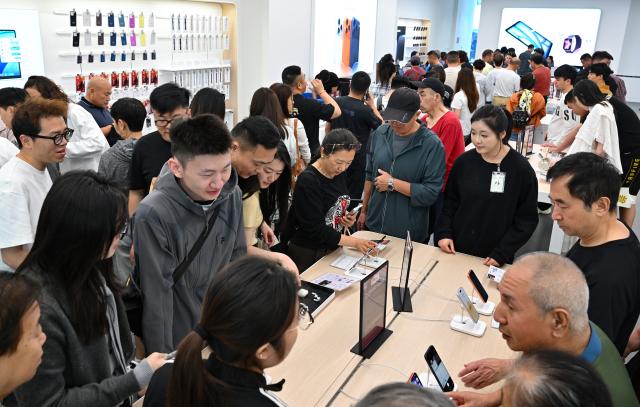 (260118) -- HAIKOU, Jan. 18, 2026 (Xinhua) -- Costumers shop at the Sanya International Duty Free City in Sanya, south China's Hainan Province, on Jan. 10, 2026. On Dec. 18 last year, China launched island-wide special customs operations in the Hainan Free Trade Port (FTP), allowing freer entry of overseas goods, expanding zero-tariff coverage, and introducing more business-friendly measures.
   One month into the island-wide special customs operations, Hainan FTP in south China has seen a sharp rise in duty-free purchases.
   According to Haikou Customs, from Dec. 18, 2025 to Jan. 17, 2026, the duty-free sales supervised by customs reached 4.86 billion yuan (about 693.5 million U.S. dollars), up 46.8 percent year on year, and the number of shoppers rose 30.2 percent year on year to 745,000, showing sustained strong consumption vitality. (Xinhua/Guo Cheng)
