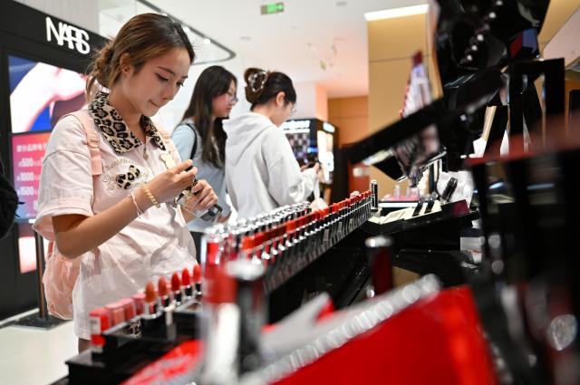 (260118) -- HAIKOU, Jan. 18, 2026 (Xinhua) -- Costumers shop at a duty-free store in Haikou, south China's Hainan Province, on Jan. 17, 2026. On Dec. 18 last year, China launched island-wide special customs operations in the Hainan Free Trade Port (FTP), allowing freer entry of overseas goods, expanding zero-tariff coverage, and introducing more business-friendly measures.
   One month into the island-wide special customs operations, Hainan FTP in south China has seen a sharp rise in duty-free purchases.
   According to Haikou Customs, from Dec. 18, 2025 to Jan. 17, 2026, the duty-free sales supervised by customs reached 4.86 billion yuan (about 693.5 million U.S. dollars), up 46.8 percent year on year, and the number of shoppers rose 30.2 percent year on year to 745,000, showing sustained strong consumption vitality. (Xinhua/Guo Cheng)