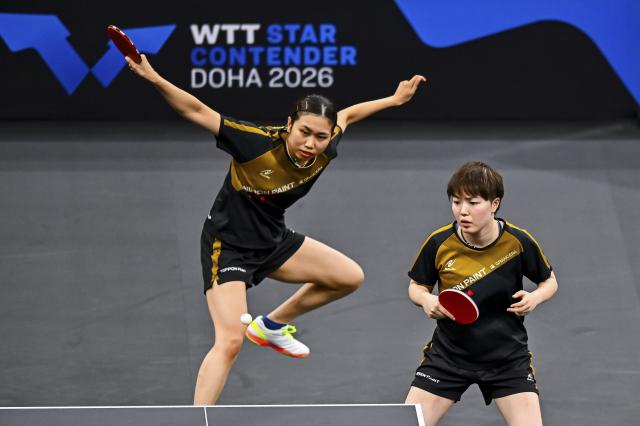 (260118) -- DOHA, Jan. 18, 2026 (Xinhua) -- Sato Hitomi (L)/Shibata Saki of Japan compete during the women's doubles final match against Yokoi Sakura/Odo Satsuki of Japan at the WTT Star Contender Doha 2026 in Doha, Qatar, Jan. 17, 2026. (Photo by Nikku/Xinhua)