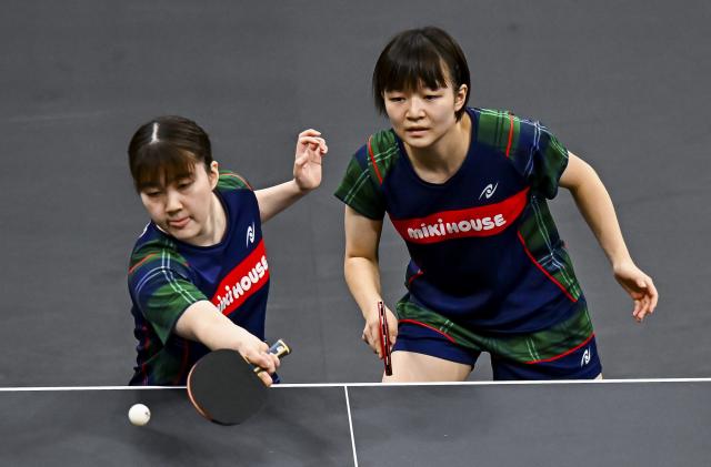 (260118) -- DOHA, Jan. 18, 2026 (Xinhua) -- Yokoi Sakura/Odo Satsuki (L) of Japan compete during the women's doubles final match against Sato Hitomi/Shibata Saki of Japan at the WTT Star Contender Doha 2026 in Doha, Qatar, Jan. 17, 2026. (Photo by Nikku/Xinhua)