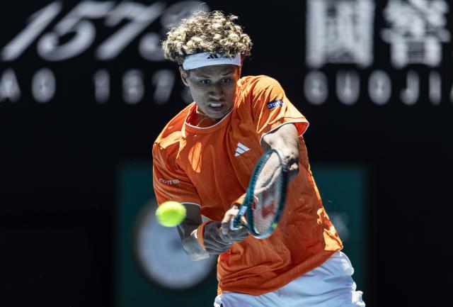 (260118) -- MELBOURNE, Jan. 18, 2026 (Xinhua) -- Gabriel Diallo hits a return during the men's singles 1st round match between Alexander Zverev of Germany and Gabriel Diallo of Canada at the Australian Open tennis tournament in Melbourne, Australia, Jan. 18, 2026. (Photo by Hu Jingchen/Xinhua)