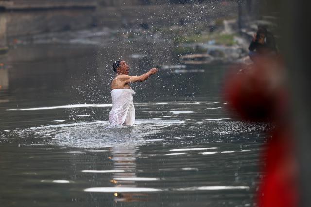 (260118) -- KATHMANDU, Jan. 18, 2026 (Xinhua) -- A devotee performs a ritual in the Bagmati River during the month-long Madhav Narayan Festival in Kathmandu, Nepal, Jan. 18, 2026. The festival is observed through fasting and praying to Goddess Swasthani and God Madhav Narayan. (Photo by Sulav Shrestha/Xinhua)