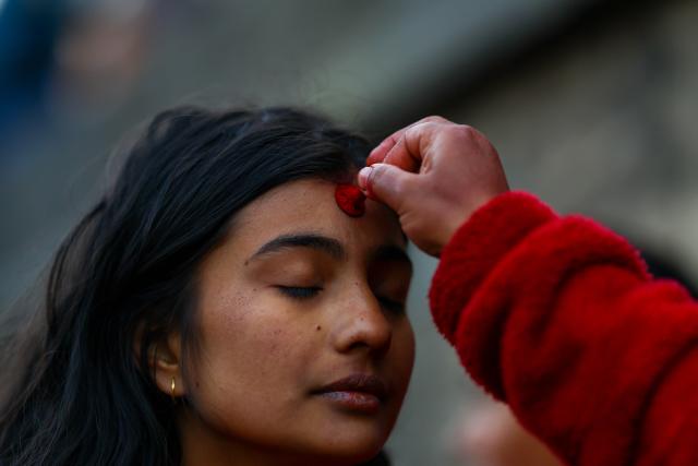 (260118) -- KATHMANDU, Jan. 18, 2026 (Xinhua) -- A devotee performs a ritual during the month-long Madhav Narayan Festival at Pashupatinath Temple in Kathmandu, Nepal, Jan. 18, 2026. The festival is observed through fasting and praying to Goddess Swasthani and God Madhav Narayan. (Photo by Sulav Shrestha/Xinhua)