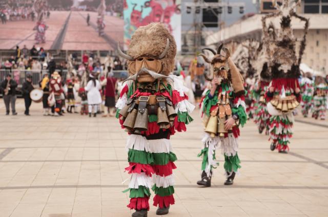 (260118) -- PERNIK, Jan. 18, 2026 (Xinhua) -- Performers parade during the "Surva" International Festival of Masquerade Games held in Pernik, Bulgaria, on Jan. 17, 2026. More than 30 masquerade groups from various parts of Bulgaria and other countries such as Spain, Italy and Croatia will bring a visually stunning feast, full of cultural charm, to the audience during the festival lasting from Jan. 16 to Jan. 25. (Xinhua/Yao Yulin)
