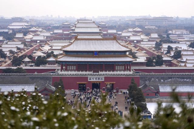 (260118) -- BEIJING, Jan. 18, 2026 (Xinhua) -- This photo taken from the Jingshan Park shows a view of the Palace Museum after a snowfall in Beijing, capital of China, Jan. 18, 2026. Beijing witnessed a snowfall this weekend. (Xinhua/Xie Han)