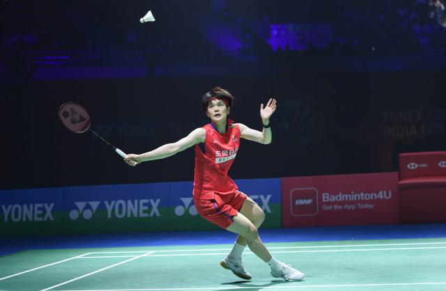 (260118) -- NEW DELHI, Jan. 18, 2026 (Xinhua) -- Wang Zhiyi of China returns the shuttlecock to An Se Young of South Korea during the women's singles final at India Open 2026 in New Delhi, India, Jan. 18, 2026. (Xinhua/Javed Dar)