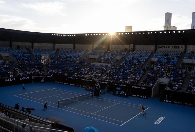 (260118) -- MELBOURNE, Jan. 18, 2026 (Xinhua) -- Bai Zhuoxuan (L) of China and Anastasia Pavlyuchenkova of Russia compete during their women's singles 1st round match at the Australian Open tennis tournament in Melbourne, Australia, Jan. 18, 2026. (Xinhua/Ma Ping)