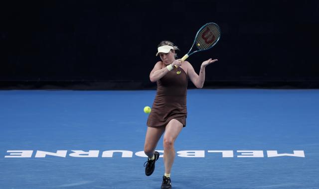 (260118) -- MELBOURNE, Jan. 18, 2026 (Xinhua) -- Anastasia Pavlyuchenkova hits a return during the women's singles 1st round match between Bai Zhuoxuan of China and Anastasia Pavlyuchenkova of Russia at the Australian Open tennis tournament in Melbourne, Australia, Jan. 18, 2026. (Xinhua/Ma Ping)