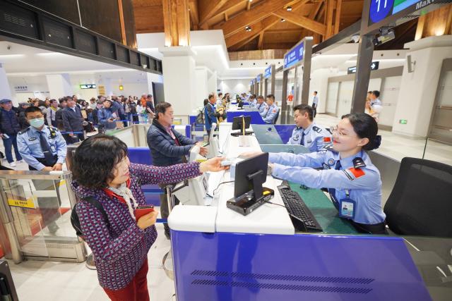 (260118) -- HAIKOU, Jan. 18, 2026 (Xinhua) -- Inbound passengers go through border inspection procedures at Sanya Phoenix International Airport in Sanya, south China's Hainan Province, Jan. 15, 2026. One month into the island-wide special customs operations, Hainan Free Trade Port (FTP) in south China has made initial achievements in passenger convenience.
   According to statistics, the island has seen more than 310,000 entries and exits in the first month since special customs operations began. Foreign nationals accounted for 59 percent of these border crossings with 186,000 entries and exits. Meanwhile, visa-free entry policies welcomed some 87,000 foreign travelers to Hainan, which accounted for 93 percent of all foreign arrivals in the province. (Xinhua)