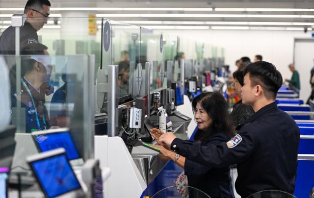 (260118) -- HAIKOU, Jan. 18, 2026 (Xinhua) -- An inbound passenger goes through border inspection procedures at Haikou Meilan International Airport in Haikou, south China's Hainan Province, Jan. 17, 2026. One month into the island-wide special customs operations, Hainan Free Trade Port (FTP) in south China has made initial achievements in passenger convenience.
   According to statistics, the island has seen more than 310,000 entries and exits in the first month since special customs operations began. Foreign nationals accounted for 59 percent of these border crossings with 186,000 entries and exits. Meanwhile, visa-free entry policies welcomed some 87,000 foreign travelers to Hainan, which accounted for 93 percent of all foreign arrivals in the province. (Xinhua/Yang Guanyu)