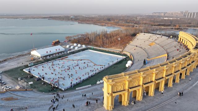 (260118) -- YINCHUAN, Jan. 18, 2026 (Xinhua) -- An aerial drone photo shows people having fun on an ice rink at a park in Yinchuan, northwest China's Ningxia Hui Autonomous Region, Jan. 17, 2026. (Xinhua/Wang Peng)