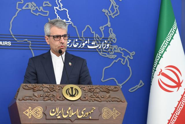 (260118) -- TEHRAN, Jan. 18, 2026 (Xinhua) -- Iran's Foreign Ministry spokesman Esmaeil Baghaei attends a press conference in Tehran, Iran, Jan. 18, 2026. Baghaei has rejected a claim by the U.S. State Department that Tehran is planning attacks on U.S. targets in West Asia.
   He made the remarks in an interview with the official news agency IRNA, which was published on Saturday evening, describing such allegations as "being in line with the U.S. ongoing policy of causing tension in the region." (Xinhua/Shadati)