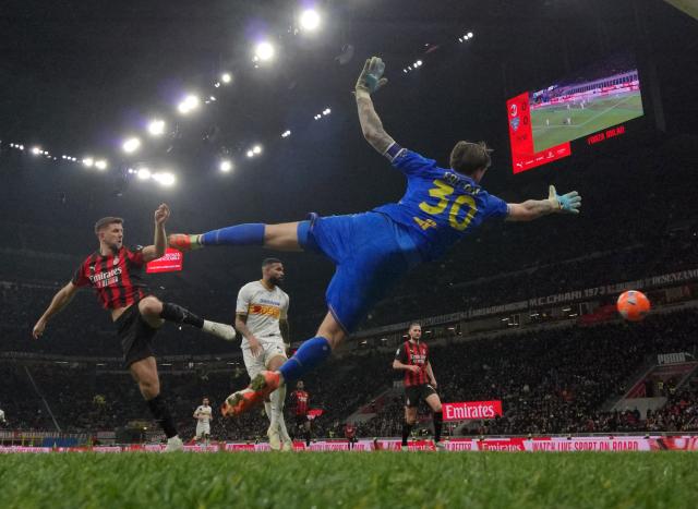 (260119) -- MILAN, Jan. 19, 2026 (Xinhua) -- AC Milan's Niclas Fullkrug (1st L) scores with a head shot during a Serie A football match between AC Milan and Lecce in Milan, Italy, Jan. 18, 2026. (Photo by Alberto Lingria/Xinhua)