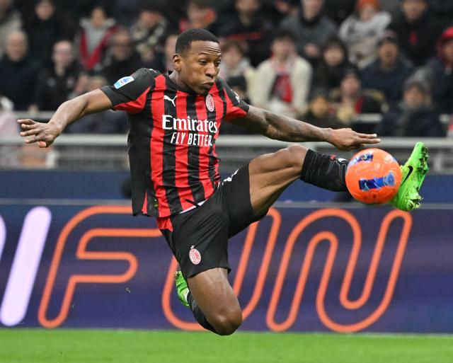 (260119) -- MILAN, Jan. 19, 2026 (Xinhua) -- AC Milan's Pervis Estupinian vies for the ball during a Serie A football match between AC Milan and Lecce in Milan, Italy, Jan. 18, 2026. (Photo by Alberto Lingria/Xinhua)