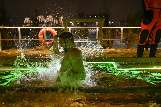 (260119) -- MOSCOW, Jan. 19, 2026 (Xinhua) -- A man takes a dip in the icy water during the Orthodox Epiphany celebration in Moscow, Russia, Jan. 18, 2026. (Photo by Alexander Zemlianichenko Jr/Xinhua)