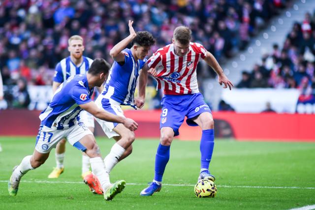 (260119) -- MADRID, Jan. 19, 2026 (Xinhua) -- Atletico de Madrid's Alexander Sorloth (1st R) vies with Deportivo Alaves's Aitor Manas (2nd R) during La Liga football match between Atletico de Madrid and Deportivo Alaves in Madrid, Spain, on Jan. 18, 2026. (Photo by Gustavo Valiente/Xinhua)