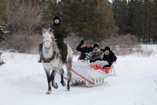 (260119) -- ASTANA, Jan. 19, 2026 (Xinhua) -- People ride a horse-drawn sled in Astana, Kazakhstan, Jan. 18, 2026. (Photo by Kalizhan Ospanov/Xinhua)