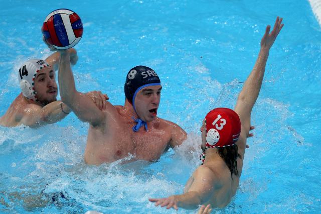 (260119) -- BELGRADE, Jan. 19, 2026 (Xinhua) -- Serbia's Nikola Jaksic (C) vies with Hungary's Zsombor Vismeg (L) and goalkeeper Soma Vogel during the group stage II group E match between Hungary and Serbia at the Men's European Water Polo Championships in Belgrade, Serbia, Jan. 18, 2026. (Photo by Predrag Milosavljevic/Xinhua)