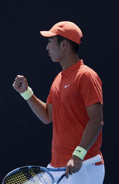 (260119) -- MELBOURNE, Jan. 19, 2026 (Xinhua) -- Shang Juncheng of China celebrates scoring during the men's singles 1st round match against Roberto Bautista Agut of Spain at the Australian Open tennis tournament in Melbourne, Australia, Jan. 19, 2026. (Xinhua/Ma Ping)