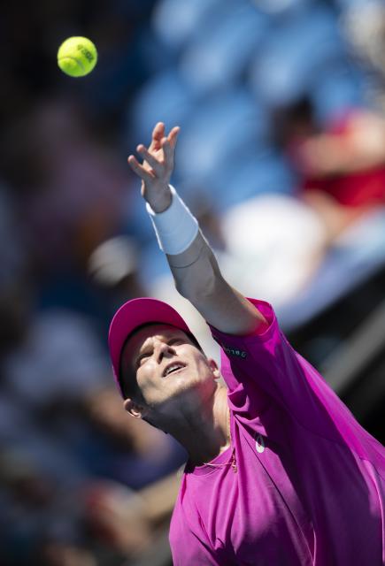 (260119) -- MELBOURNE, Jan. 19, 2026 (Xinhua) -- Jesper de Jong of the Netherlands serves during the men's singles 1st round match against Daniil Medvedev of Russia at the Australian Open tennis tournament in Melbourne, Australia, Jan. 19, 2026. (Photo by Hu Jingchen/Xinhua)