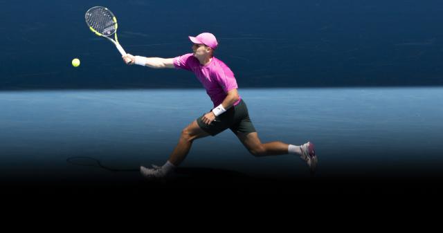 (260119) -- MELBOURNE, Jan. 19, 2026 (Xinhua) -- Jesper de Jong of the Netherlands hits a return during the men's singles 1st round match against Daniil Medvedev of Russia at the Australian Open tennis tournament in Melbourne, Australia, Jan. 19, 2026. (Photo by Hu Jingchen/Xinhua)