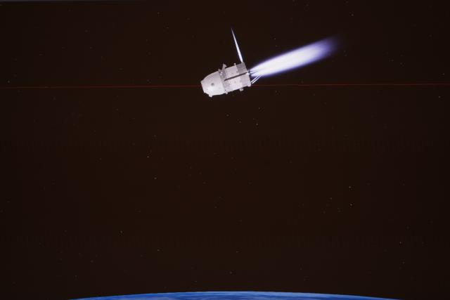 (260119) -- BEIJING, Jan. 19, 2026 (Xinhua) -- This simulated image captured at Beijing Aerospace Control Center on Jan. 19, 2026 shows the Shenzhou-20 spaceship igniting the braking engine. The return capsule of the Shenzhou-20 spaceship, carrying no astronauts, touched down at the Dongfeng landing site in north China's Inner Mongolia Autonomous Region at 9:34 a.m. (Beijing Time) on Monday, according to the China Manned Space Agency (CMSA).
   An on-site inspection confirmed that the exterior of the Shenzhou-20 return capsule was generally intact and the items inside were in good condition, the CMSA said, noting that the Shenzhou-20 spaceship's return mission was a complete success. (Xinhua/Wang Chuntao)