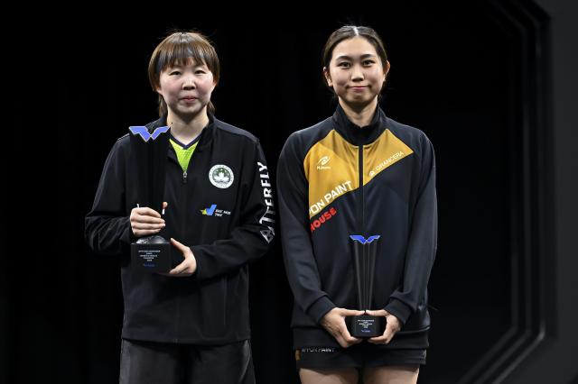 (260119) -- DOHA, Jan. 19, 2026 (Xinhua) -- First-placed Zhu Yuling (L) of China's Macao and second-placed Sato Hitomi of Japan pose for photo during the awarding ceremony for the women's Singles final match at the WTT Star Contender Doha 2026 in Doha, Qatar, on Jan. 18, 2026. (Photo by Nikku/Xinhua)