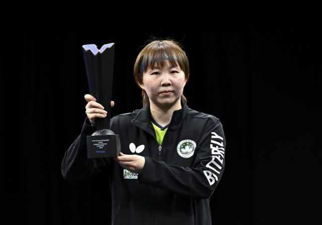 (260119) -- DOHA, Jan. 19, 2026 (Xinhua) -- First-placed Zhu Yuling of China's Macao poses with trophy during the awarding ceremony for the women's Singles final match against Sato Hitomi of Japan at the WTT Star Contender Doha 2026 in Doha, Qatar, on Jan. 18, 2026. (Photo by Nikku/Xinhua)