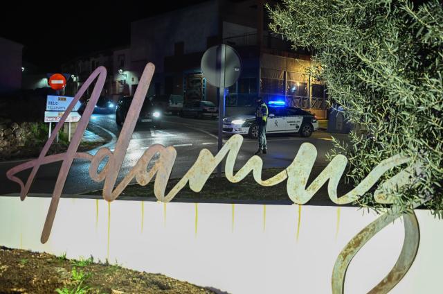 (260119) -- ADAMUZ, Jan. 19, 2026 (Xinhua) -- The police block the way to the scene of train derailment in Adamuz, Spain, Jan. 19, 2026. Death toll from the derailment of two high-speed trains in Spain has risen to 39, according to local media reports. (Xinhua/Cheng Min)