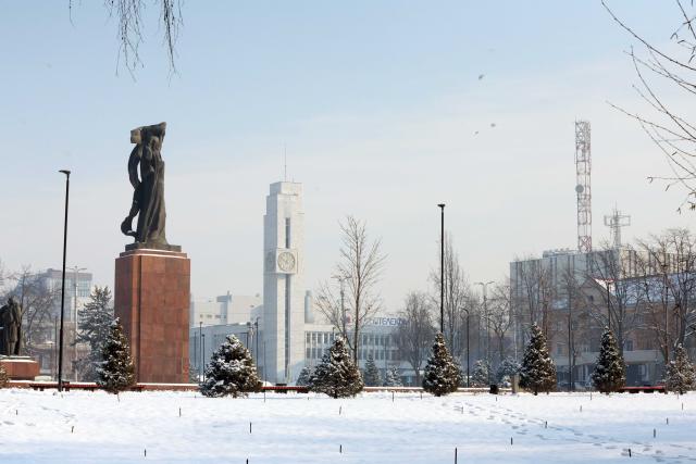 (260119) -- BISHKEK, Jan. 19, 2026 (Xinhua) -- This photo taken on Jan. 18, 2026 shows a street view after snow in Bishkek, Kyrgyzstan. (Photo by Roman/Xinhua)