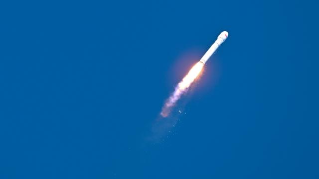(260119) -- WENCHANG, Jan. 19, 2026 (Xinhua) -- A Long March-12 carrier rocket carrying the 19th group of low-orbit internet satellites blasts off from the Hainan commercial spacecraft launch site in south China's Hainan Province, Jan. 19, 2026. China launched a Long March-12 carrier rocket on Monday in the southern island province of Hainan, sending a group of internet satellites into space.
   The rocket lifted off at 3:48 p.m. from the Hainan commercial spacecraft launch site. The payloads, the 19th group of low-orbit internet satellites, entered into preset orbit successfully. (Xinhua/Yang Guanyu)