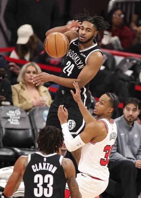 (260119) -- CHICAGO, Jan. 19, 2026 (Xinhua) -- Brooklyn Nets' Cam Thomas (top) throws a pass during the 2025-2026 NBA regular season basketball game between Brooklyn Nets and Chicago Bulls at United Center in Chicago, the United States, Jan. 18, 2026. (Photo by Joel Lerner/Xinhua)